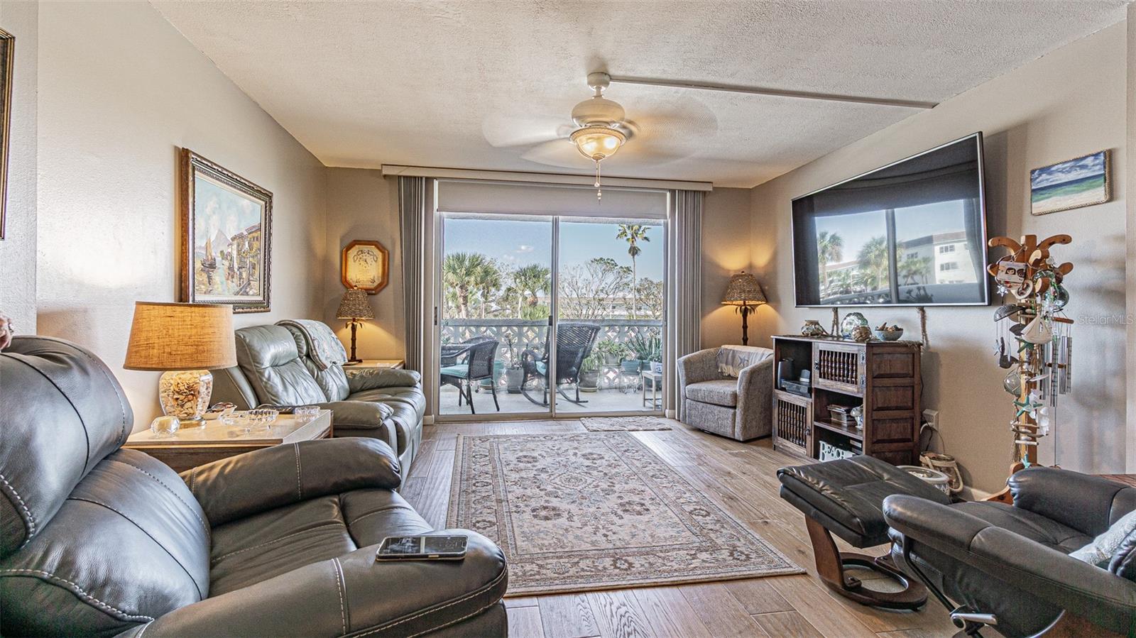 Image 4 of 35 For 7 Elgin Place 301