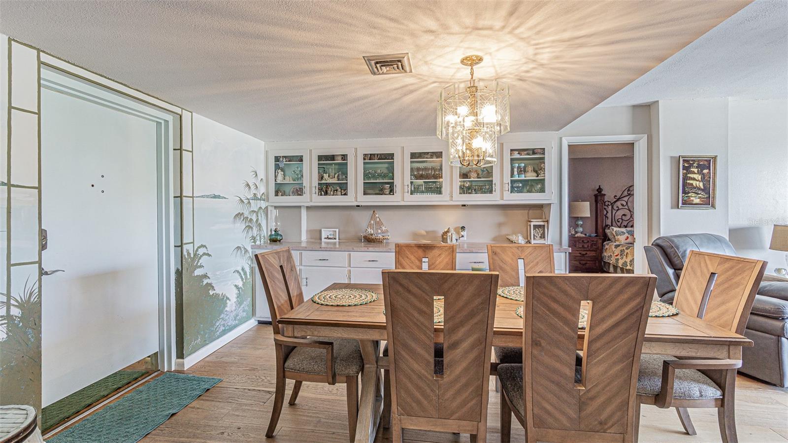 Image 5 of 35 For 7 Elgin Place 301