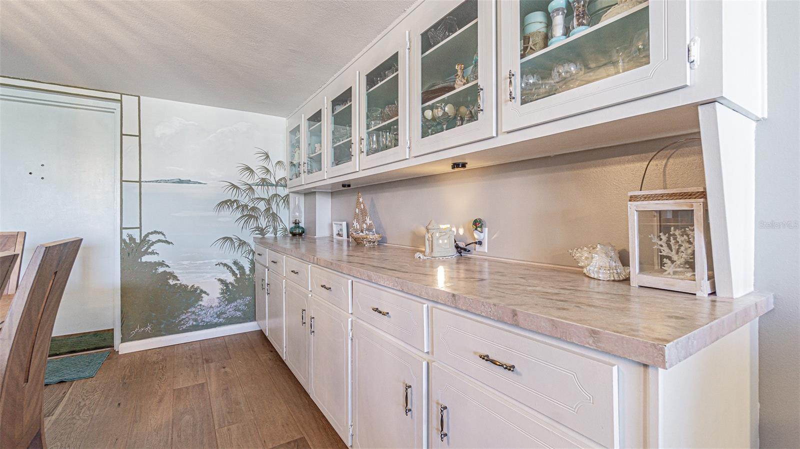 Image 6 of 35 For 7 Elgin Place 301