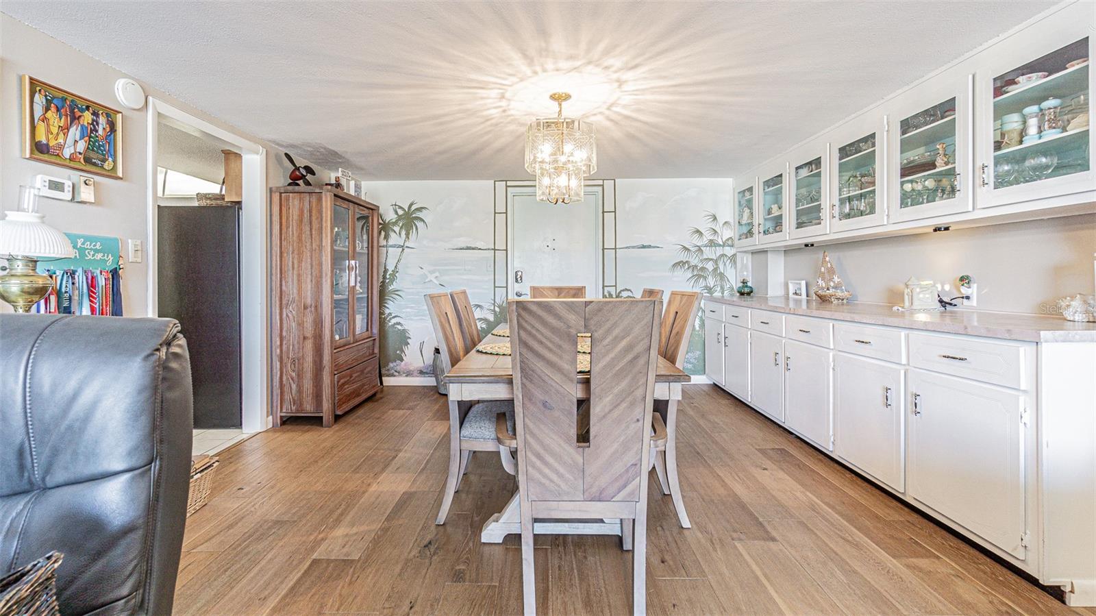 Image 9 of 35 For 7 Elgin Place 301