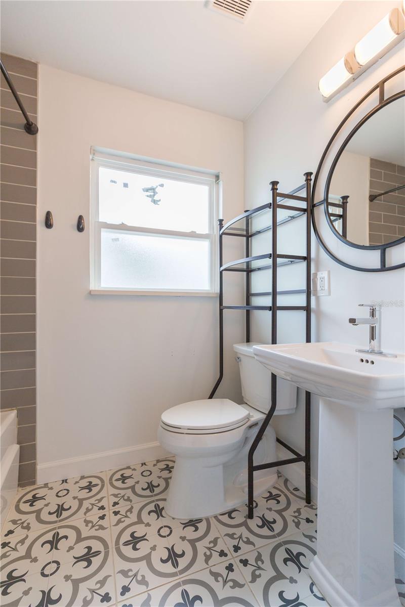 Image 13 of 20 For 11729 Edison Avenue