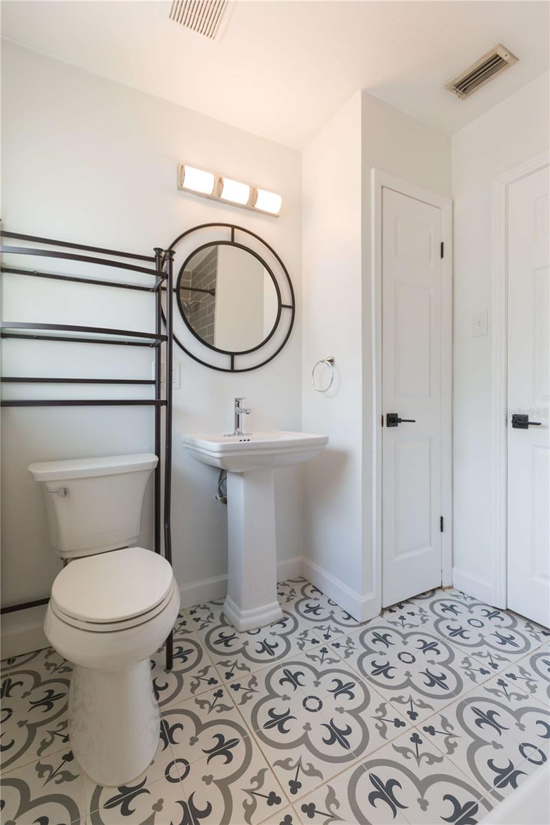 Image 15 of 20 For 11729 Edison Avenue