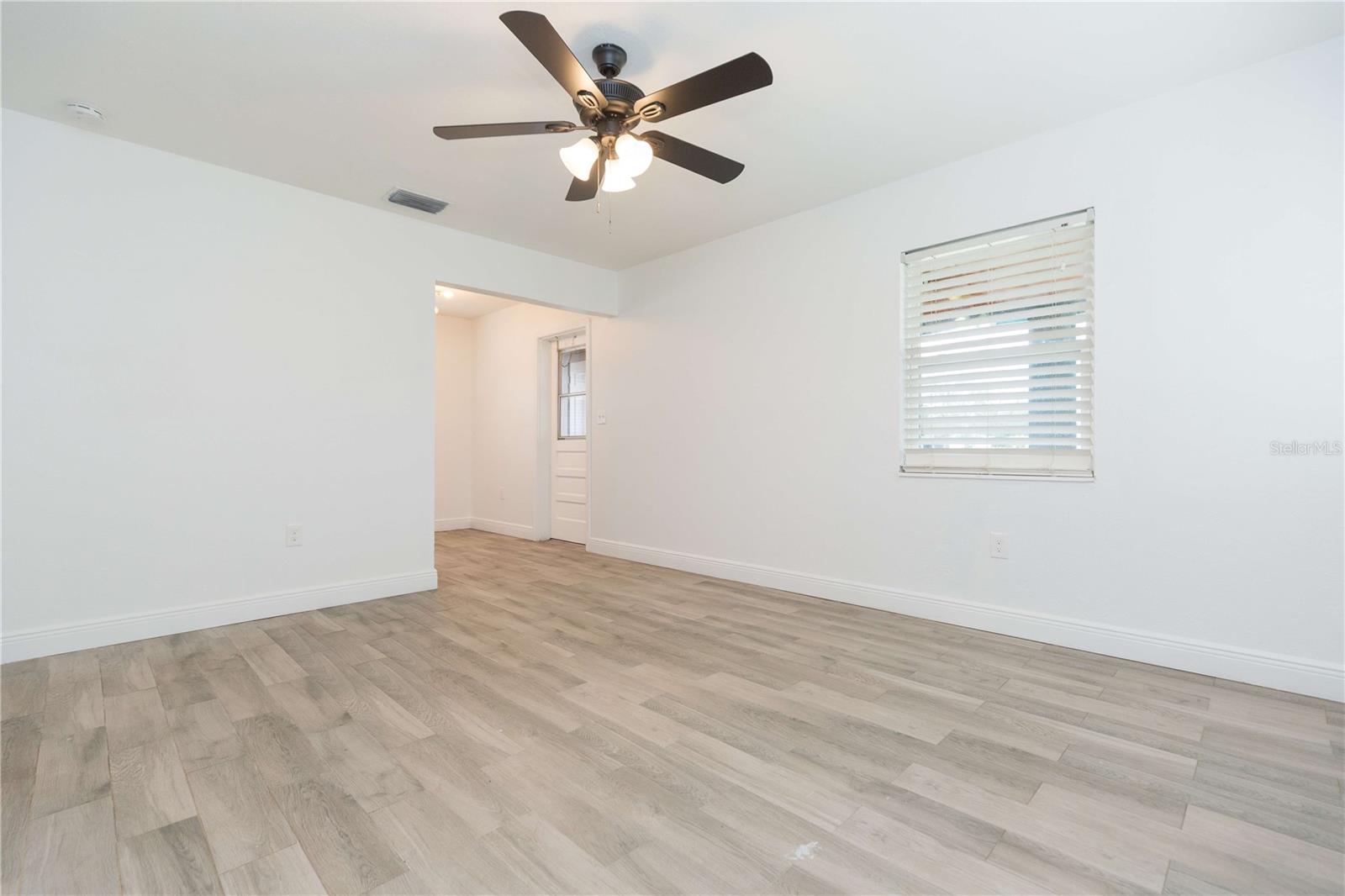 Image 4 of 20 For 11729 Edison Avenue