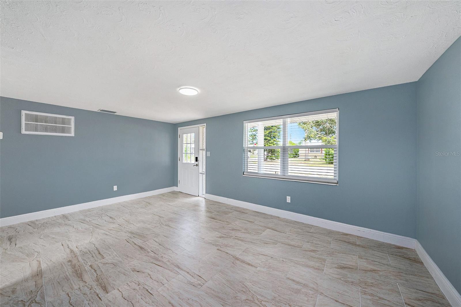 Image 8 of 25 For 4744 Guardian Ave