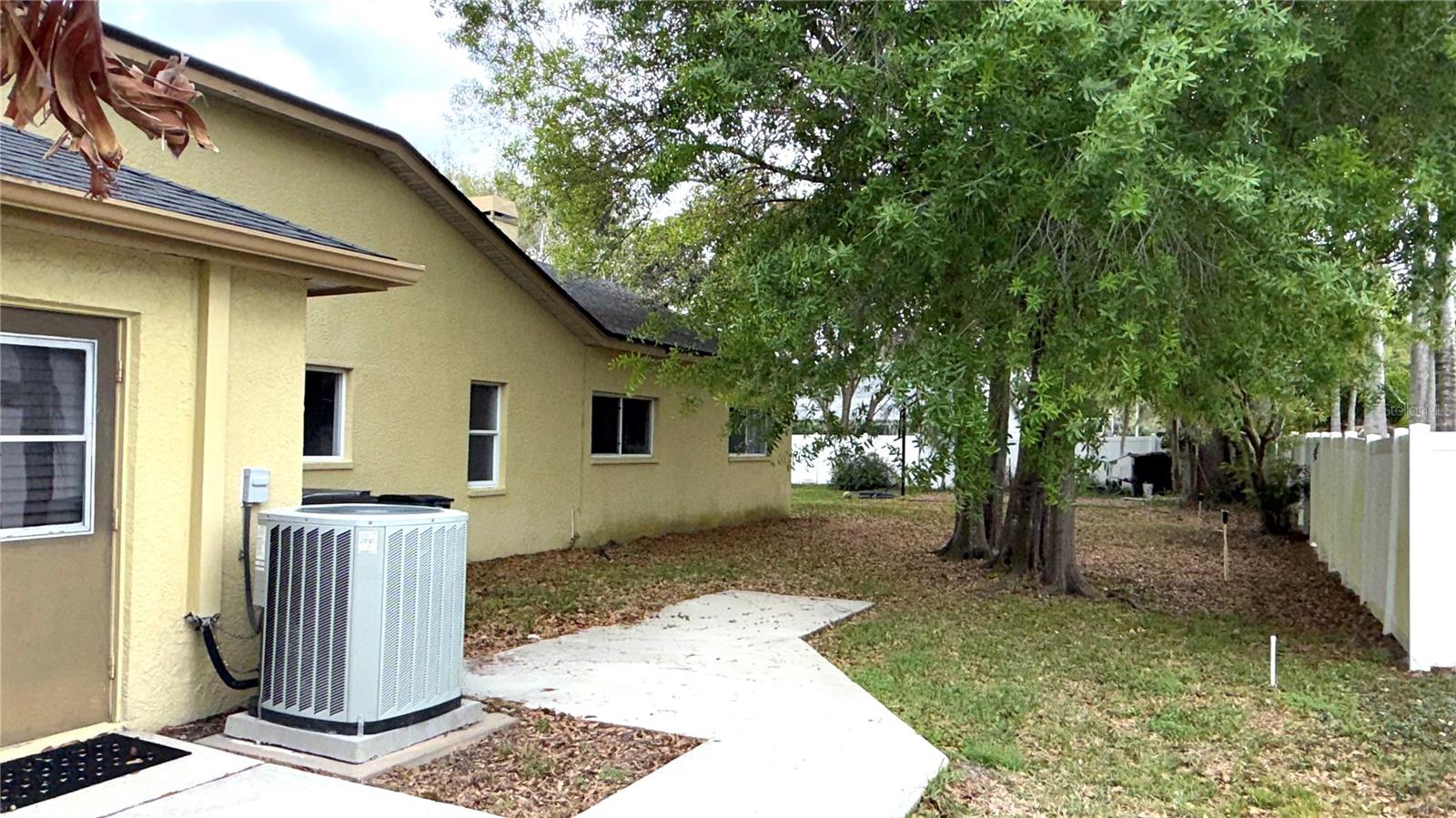 Image 7 of 51 For 17414 Equestrian Trail