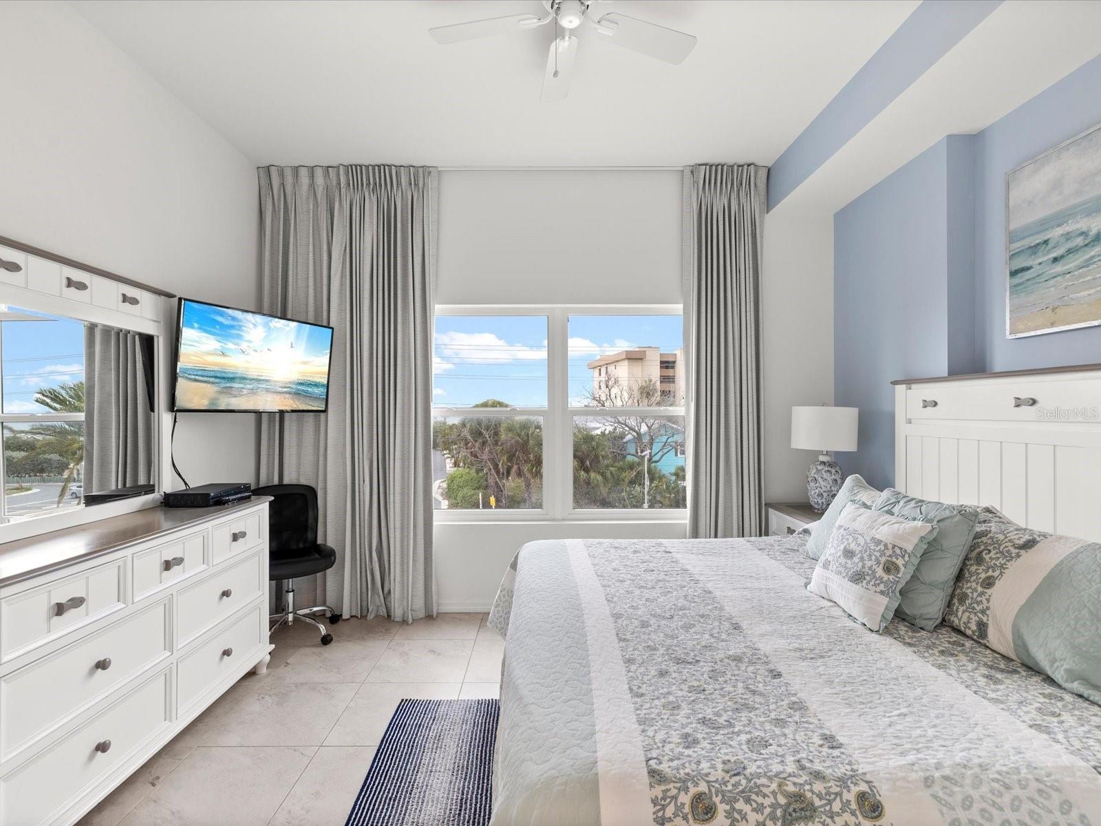 Image 19 of 61 For 13101 Gulf Boulevard 1304