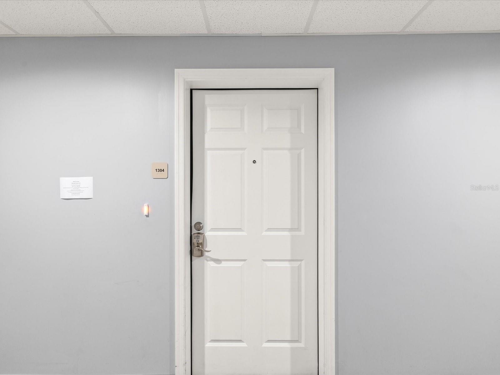 Image 27 of 61 For 13101 Gulf Boulevard 1304