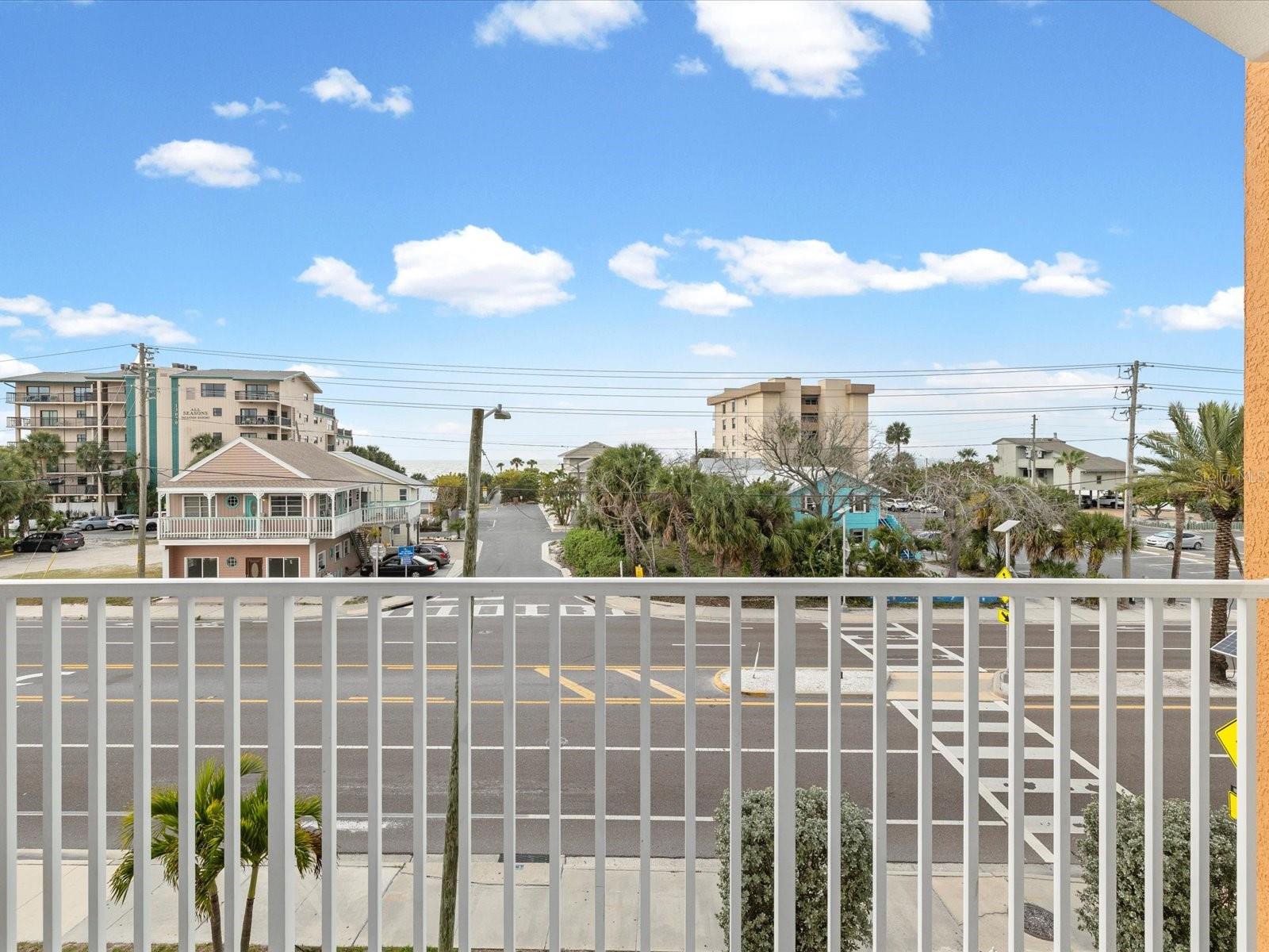 Image 30 of 61 For 13101 Gulf Boulevard 1304