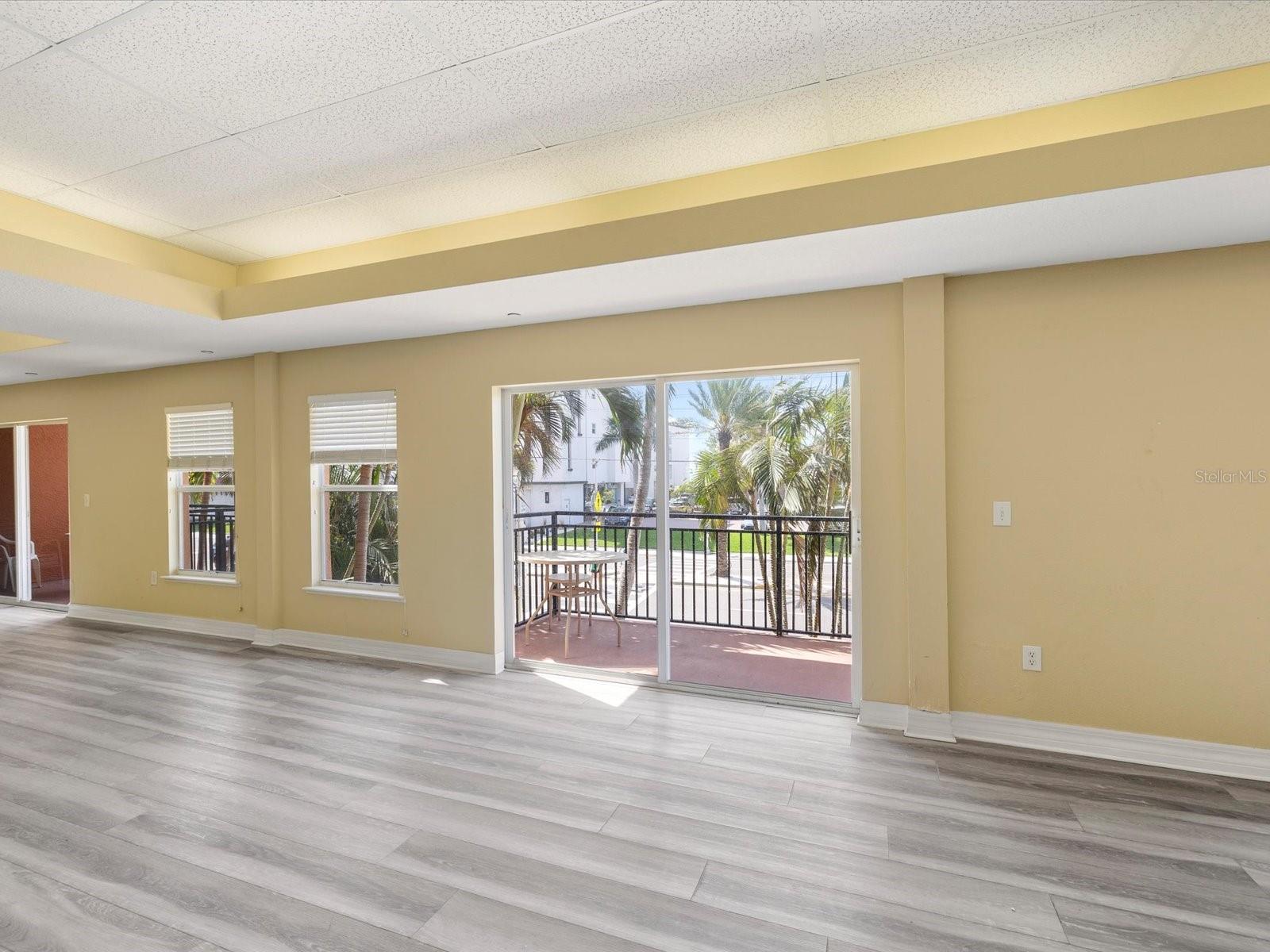 Image 35 of 61 For 13101 Gulf Boulevard 1304