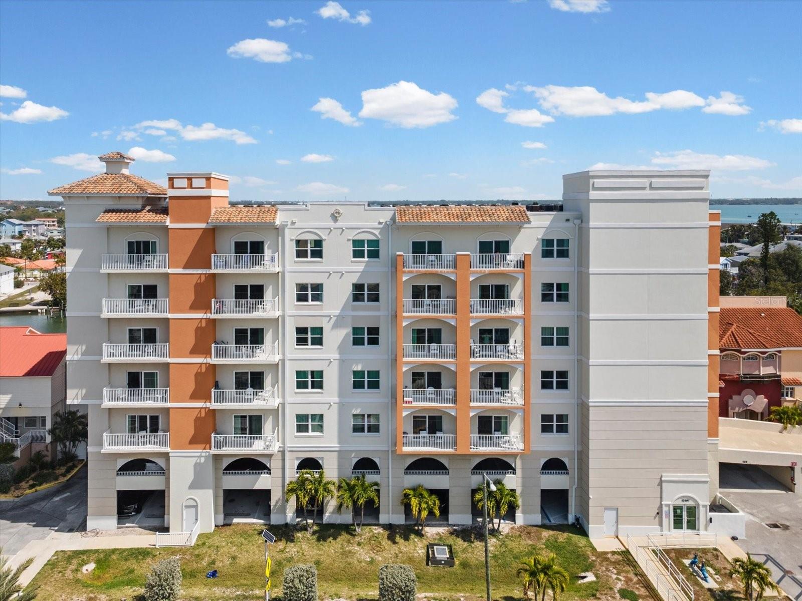 Image 39 of 61 For 13101 Gulf Boulevard 1304