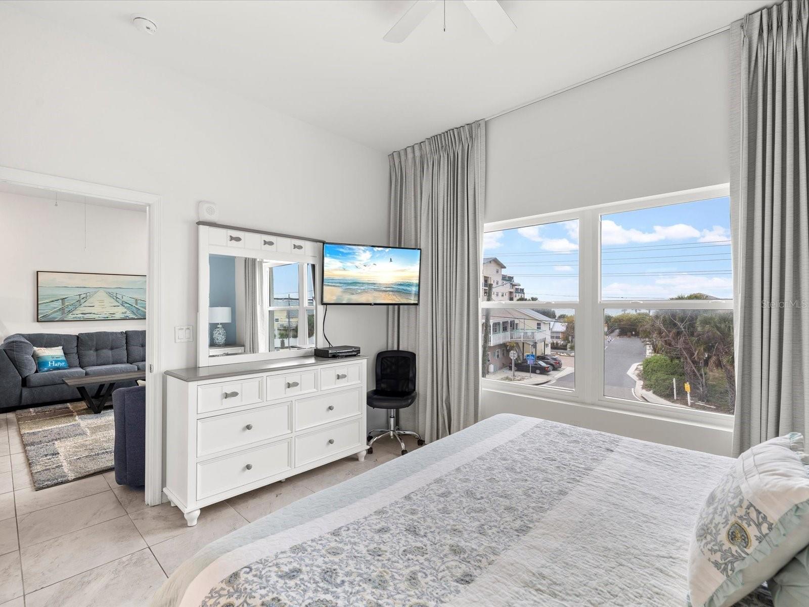 Image 4 of 61 For 13101 Gulf Boulevard 1304