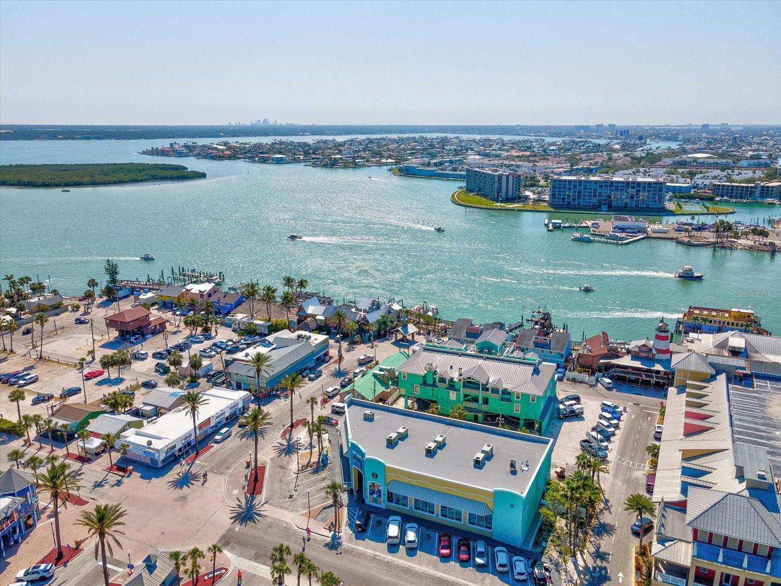 Image 57 of 61 For 13101 Gulf Boulevard 1304