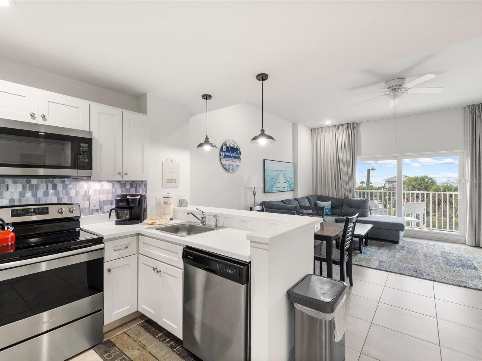 Image 6 of 61 For 13101 Gulf Boulevard 1304