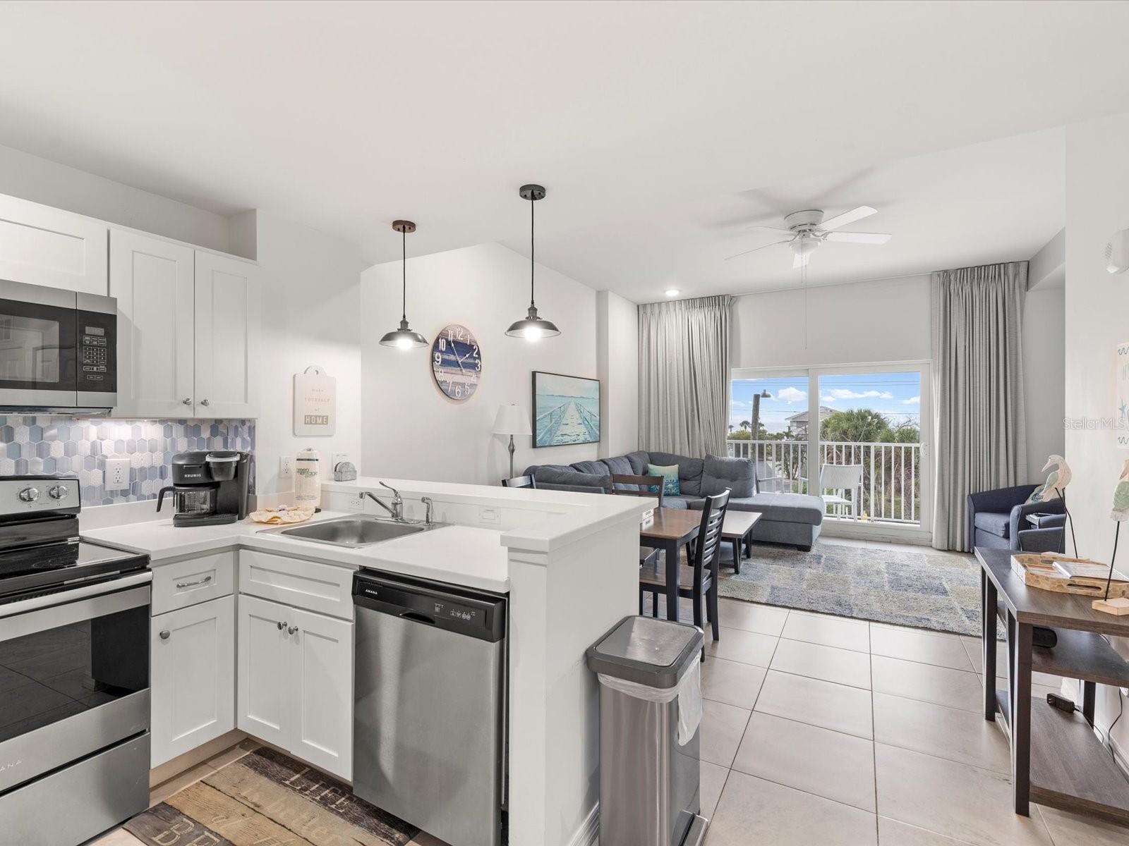 Image 7 of 61 For 13101 Gulf Boulevard 1304