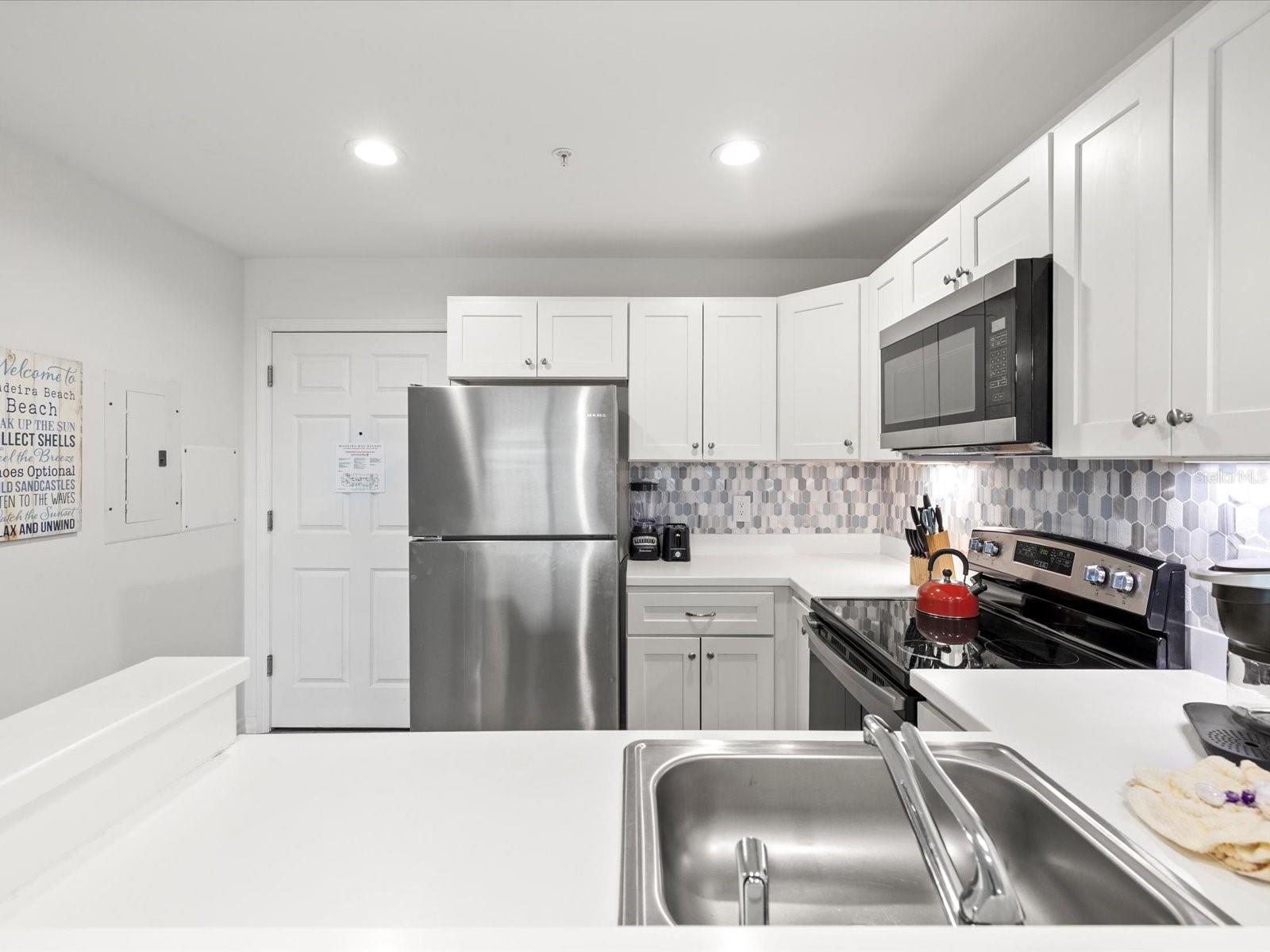 Image 9 of 61 For 13101 Gulf Boulevard 1304