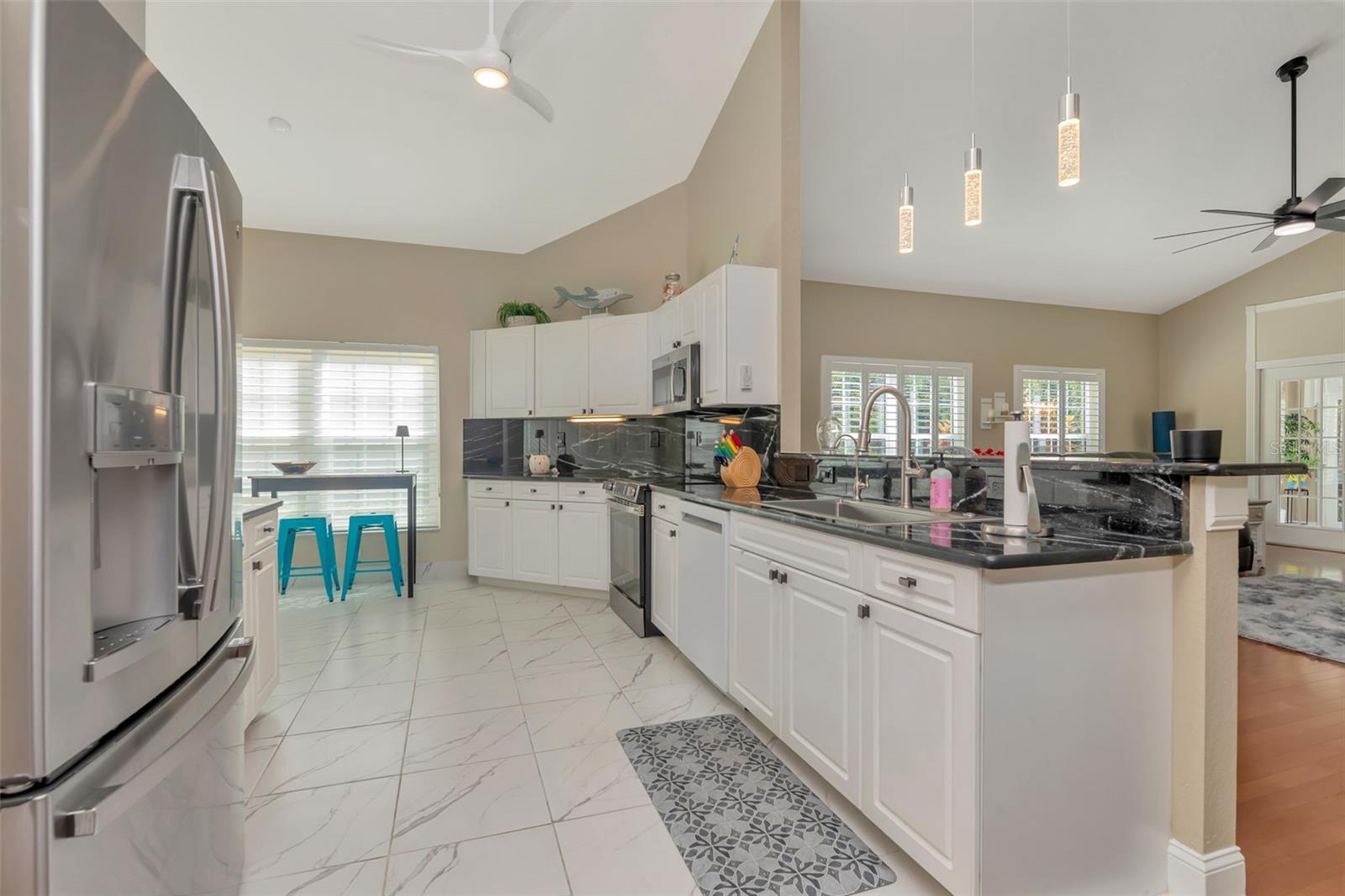 Image 10 of 47 For 1194 Royal Boulevard