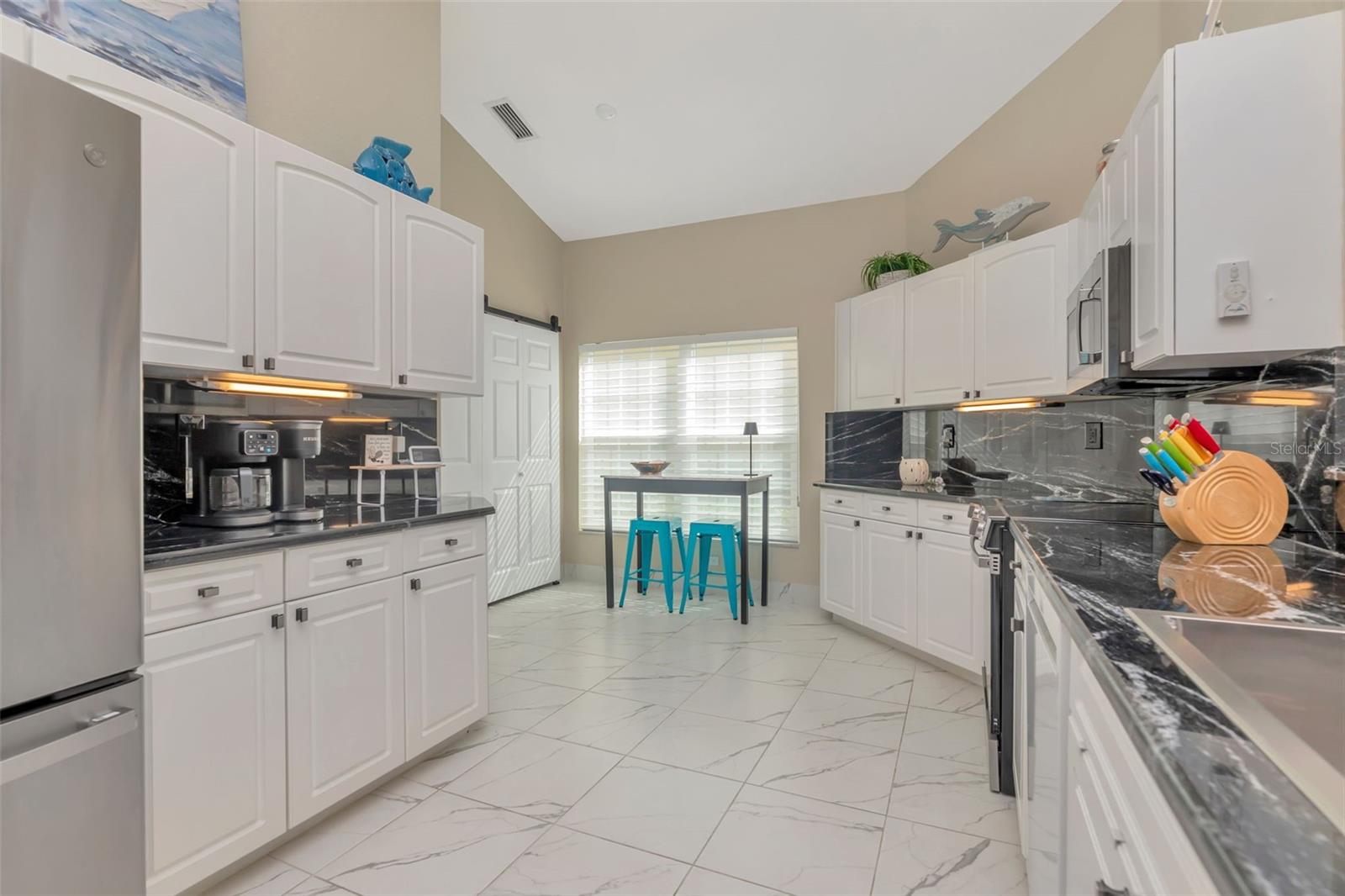 Image 11 of 47 For 1194 Royal Boulevard