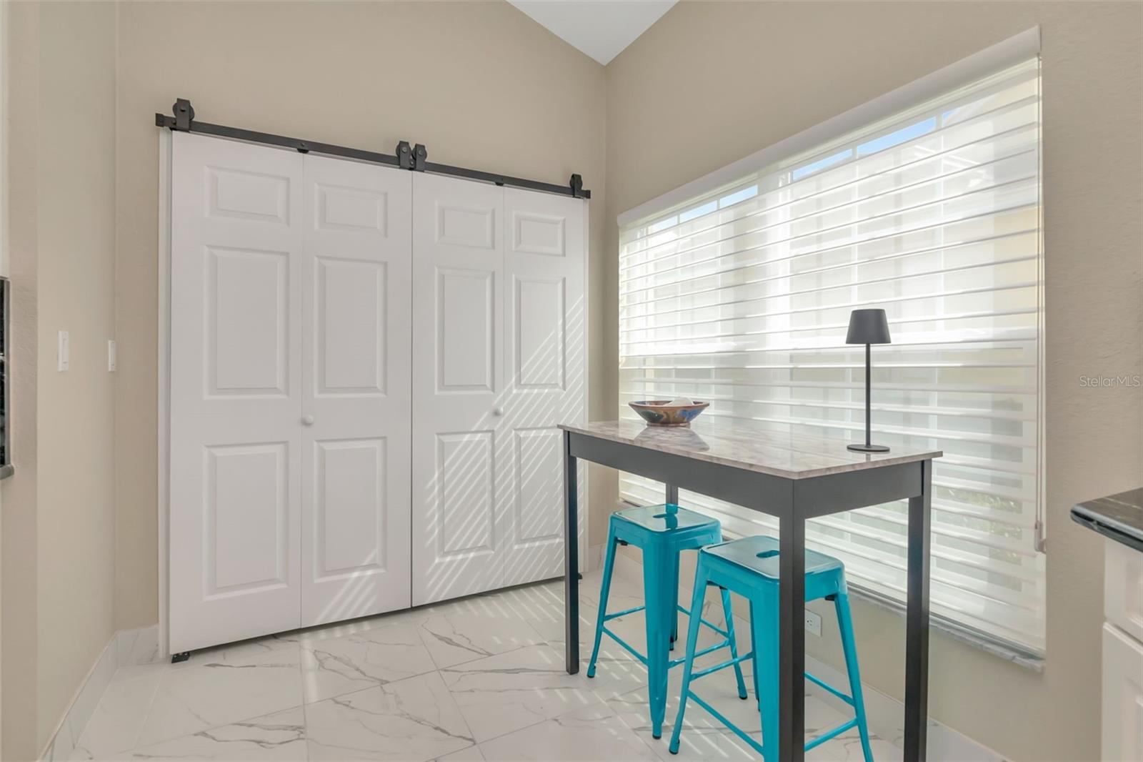 Image 12 of 47 For 1194 Royal Boulevard