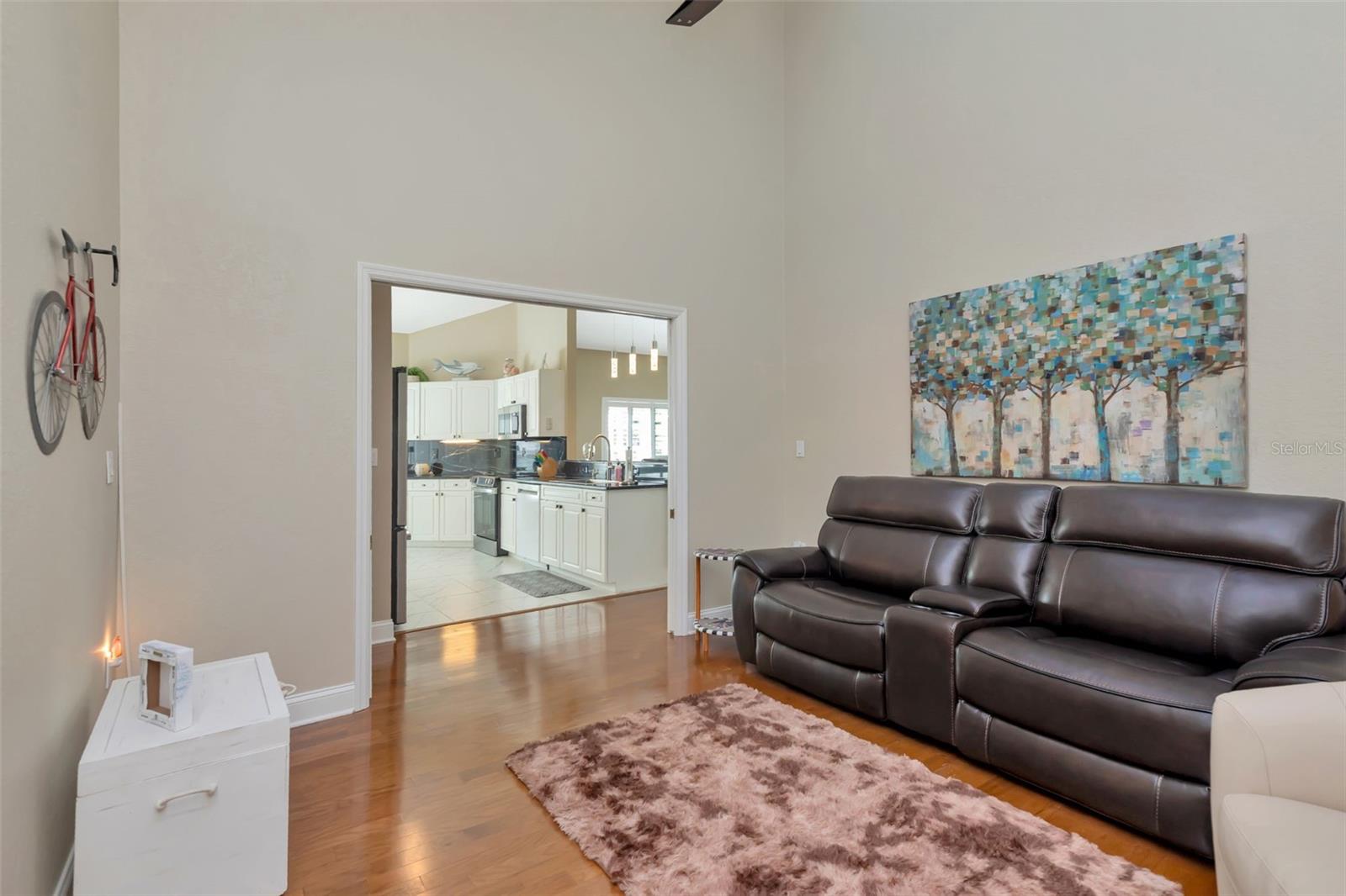 Image 16 of 47 For 1194 Royal Boulevard