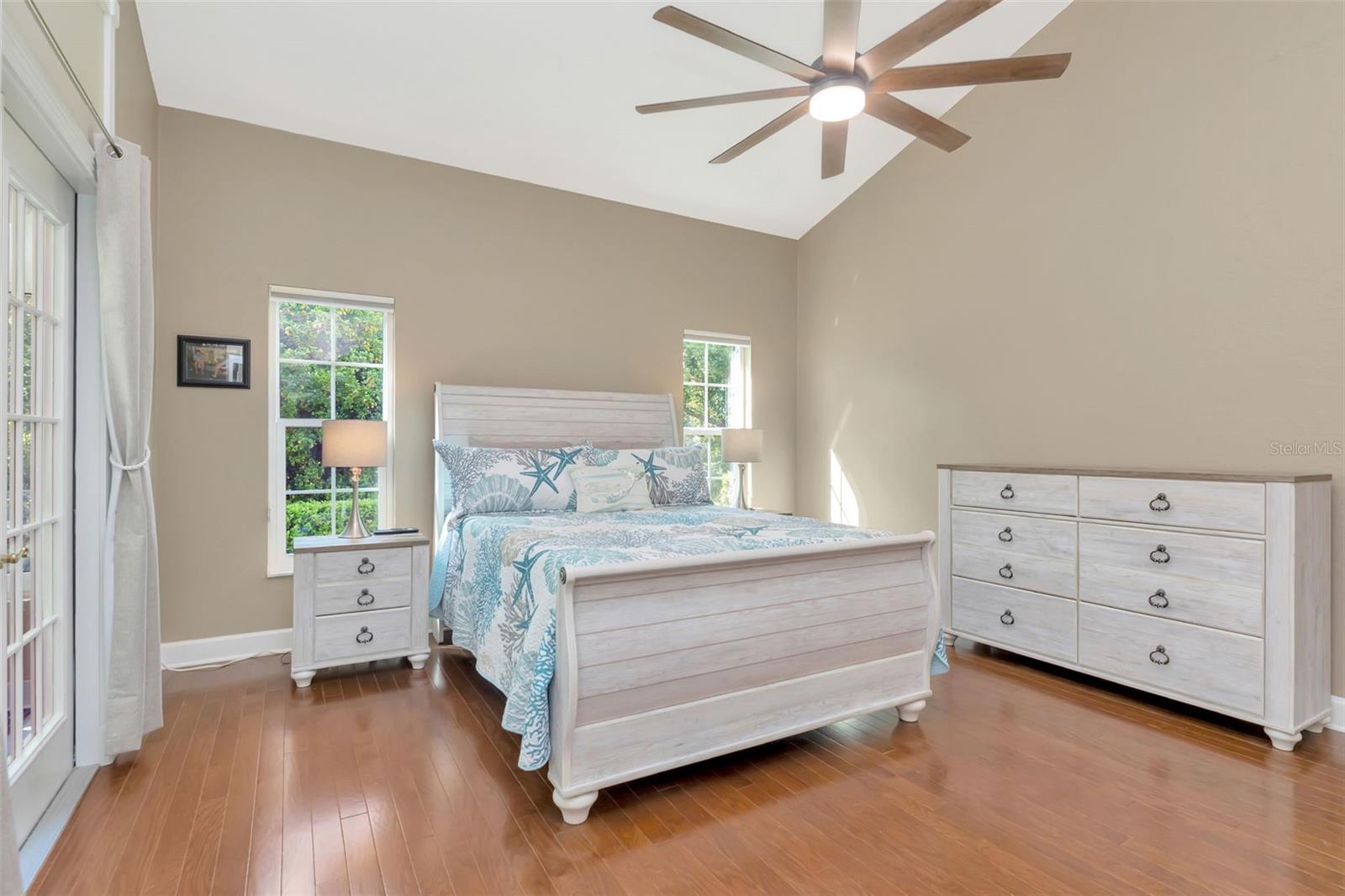 Image 17 of 47 For 1194 Royal Boulevard