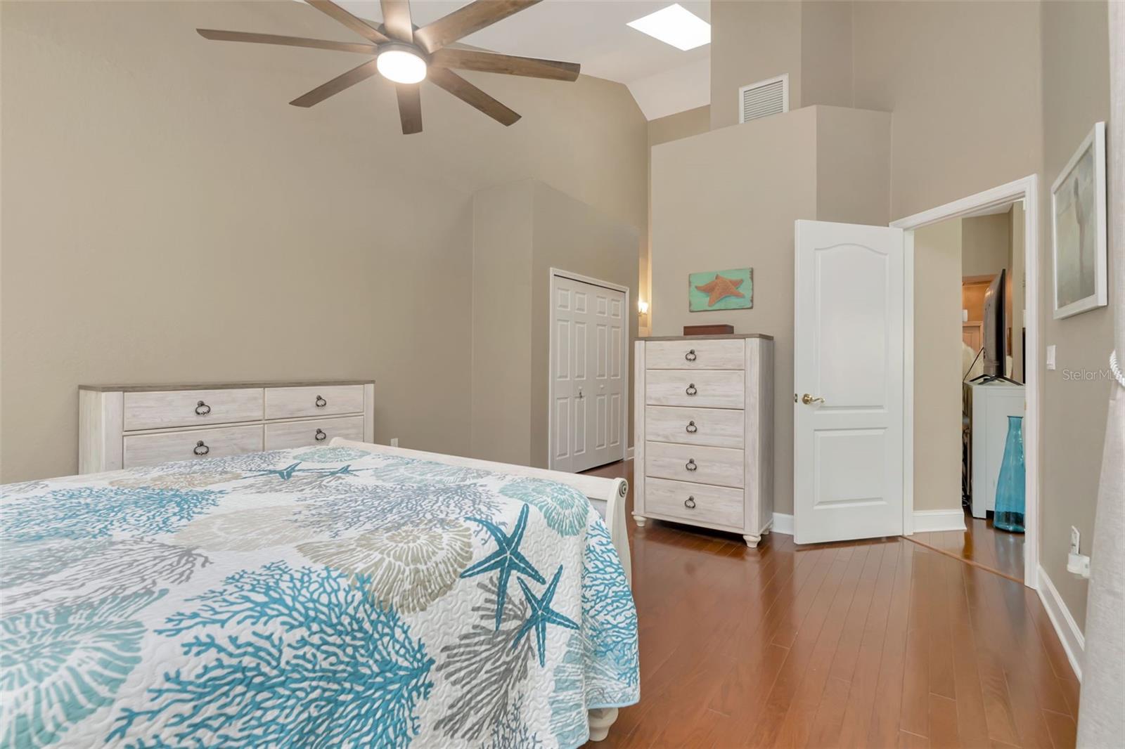 Image 18 of 47 For 1194 Royal Boulevard