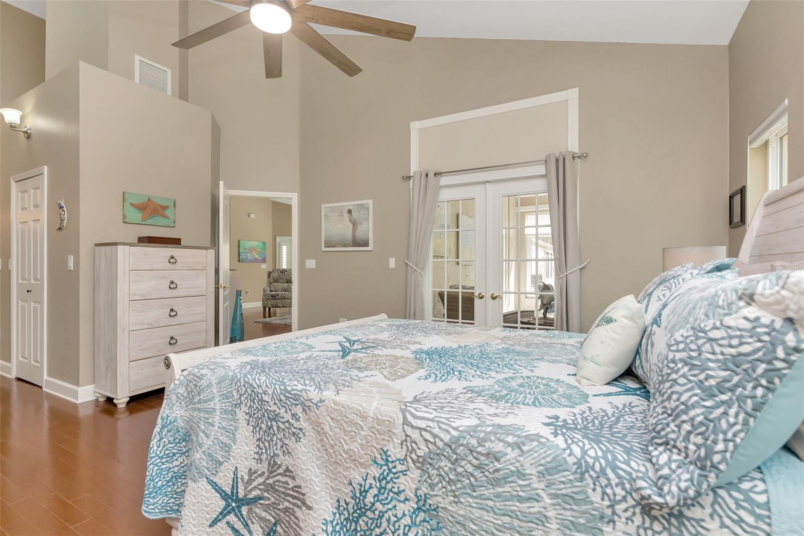 Image 19 of 47 For 1194 Royal Boulevard