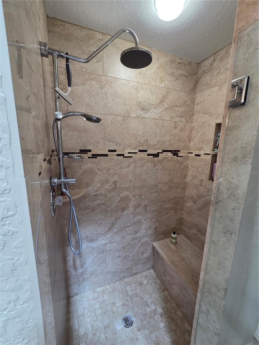 Image 24 of 47 For 1194 Royal Boulevard