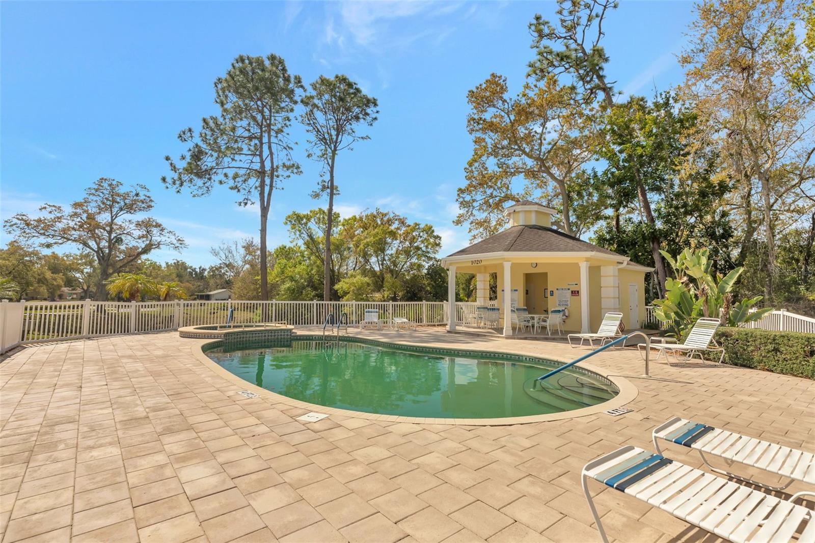 Image 39 of 47 For 1194 Royal Boulevard