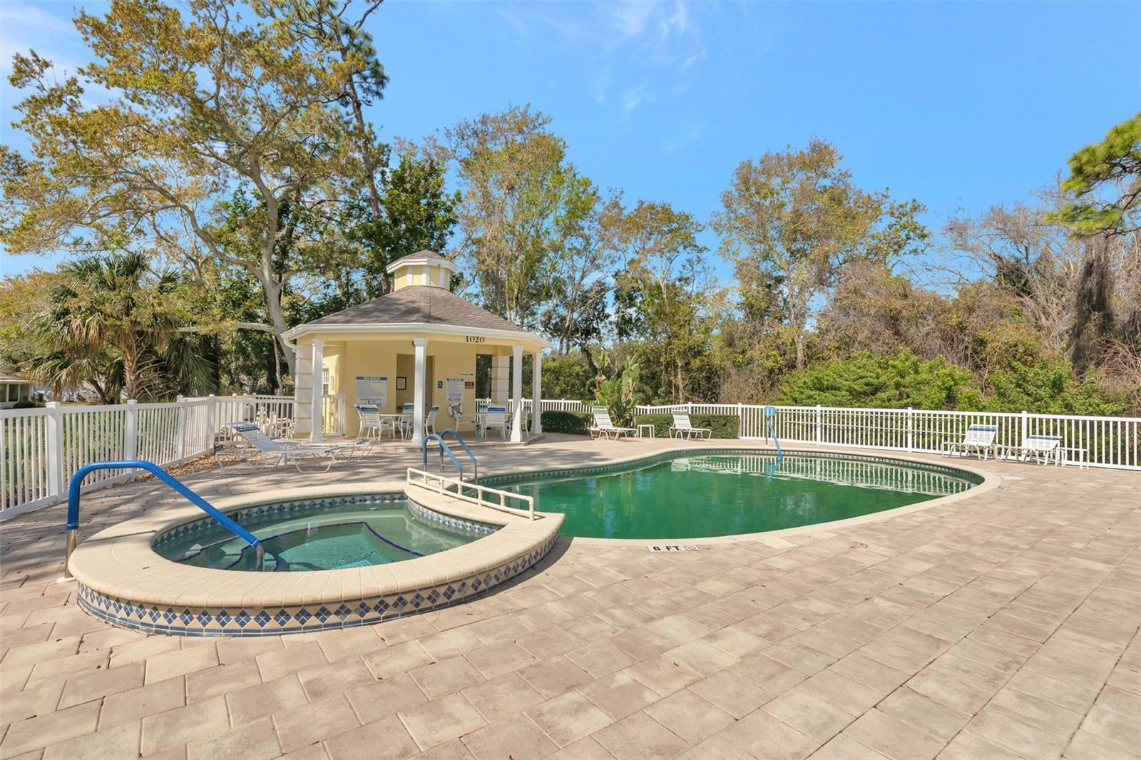 Image 40 of 47 For 1194 Royal Boulevard