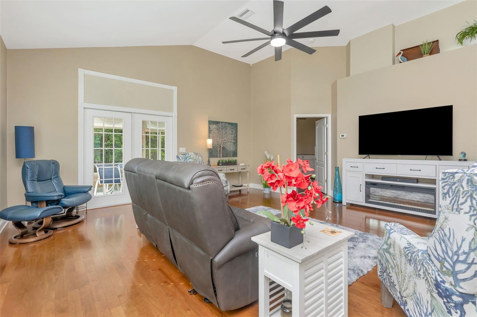 Image 5 of 47 For 1194 Royal Boulevard