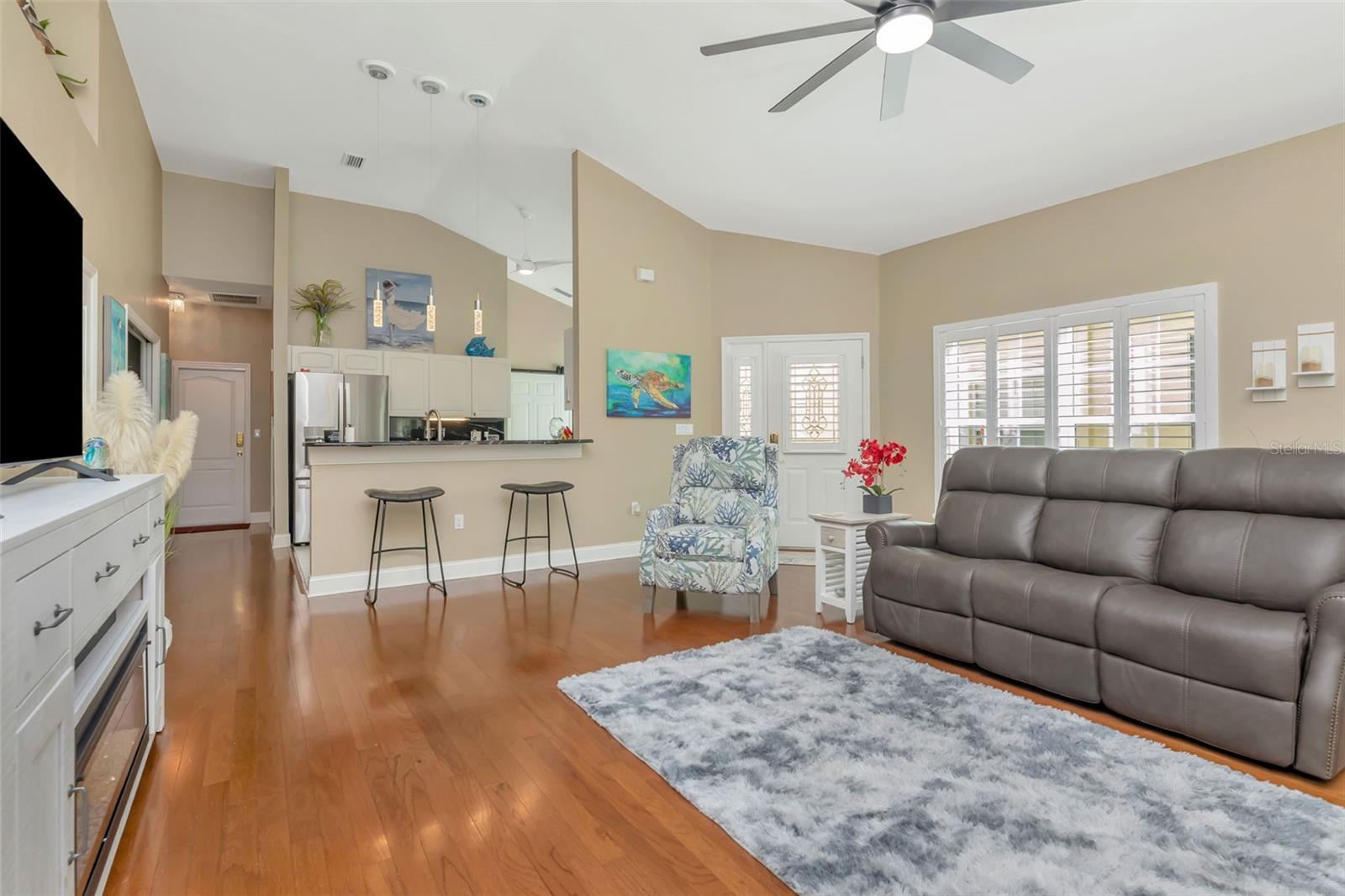 Image 7 of 47 For 1194 Royal Boulevard