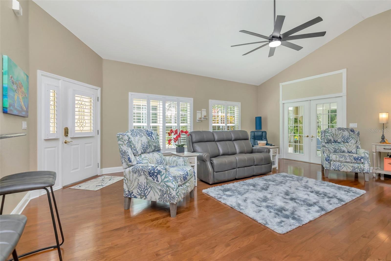 Image 8 of 47 For 1194 Royal Boulevard