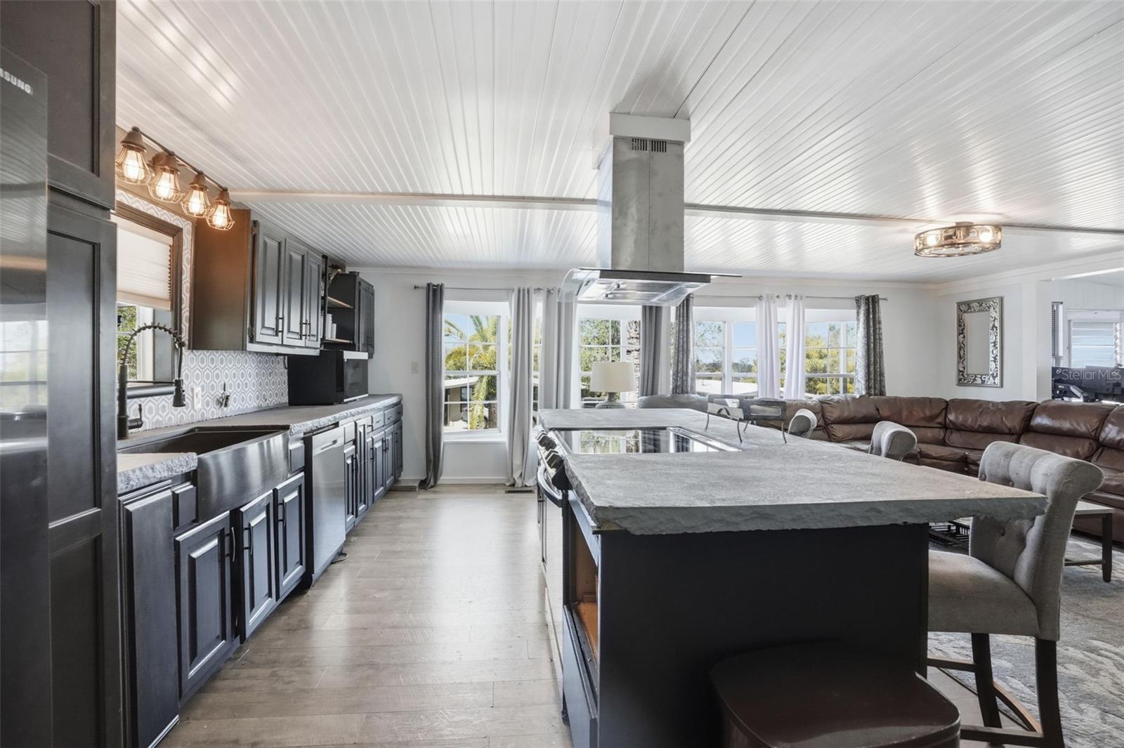 Image 11 of 47 For 8060 Stockholm Street