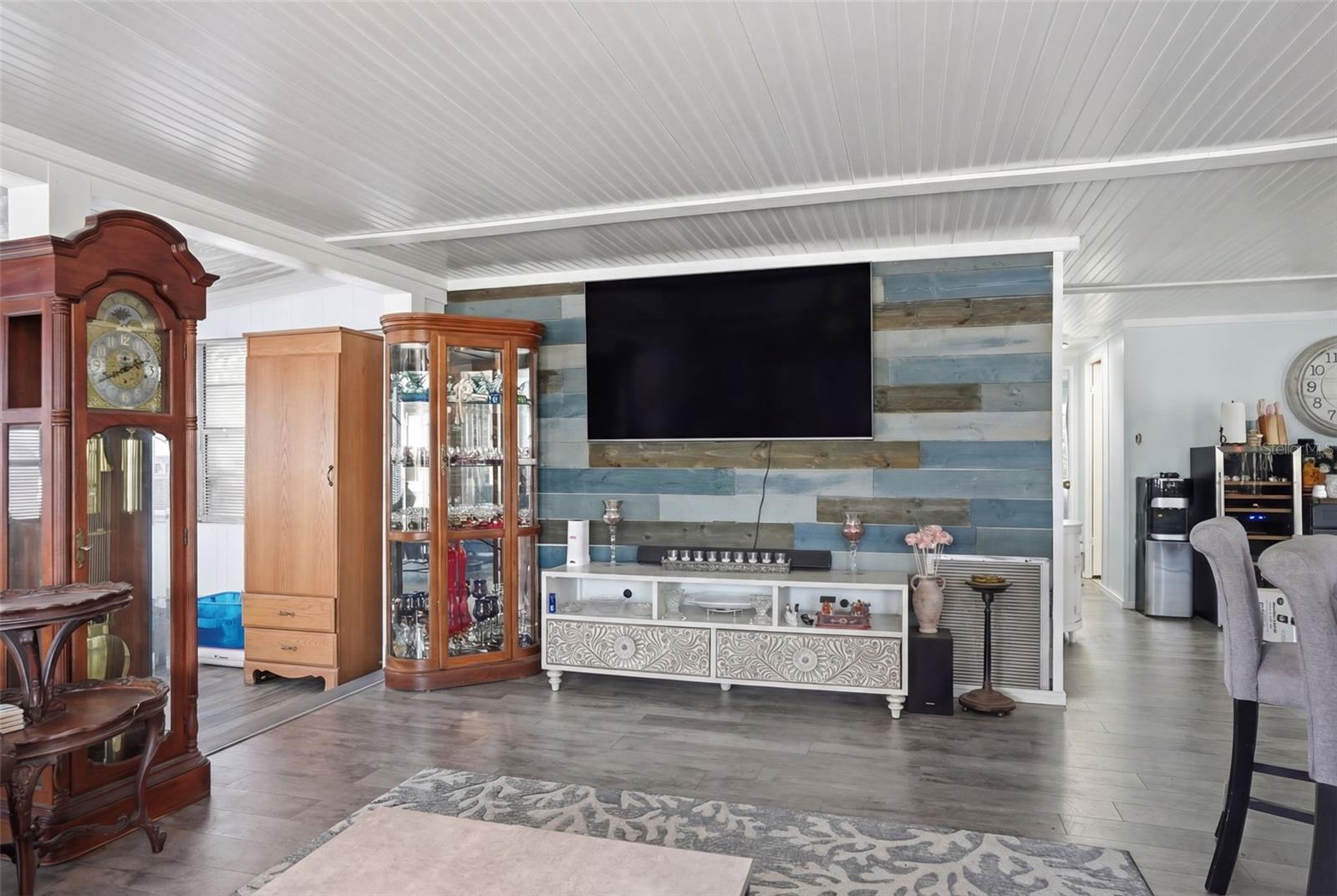 Image 17 of 47 For 8060 Stockholm Street