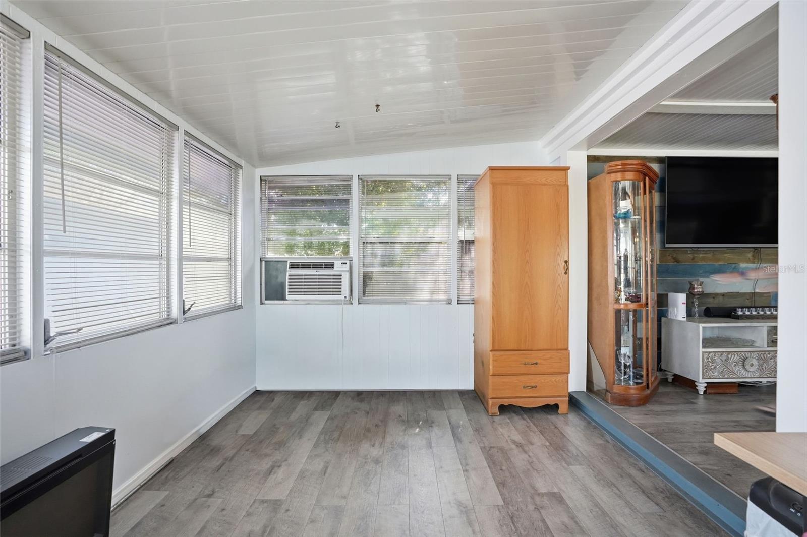 Image 20 of 47 For 8060 Stockholm Street