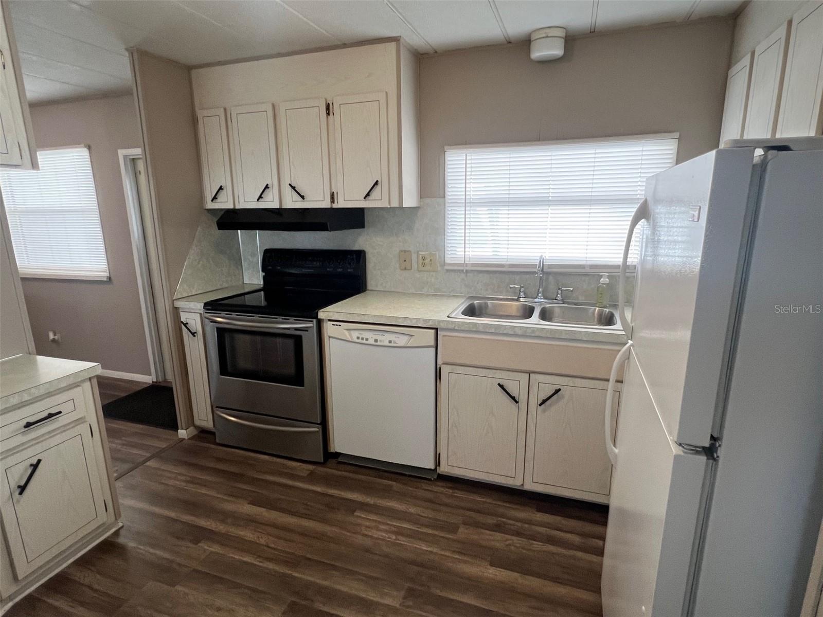 Image 5 of 29 For 66 Thatch Palm Street W