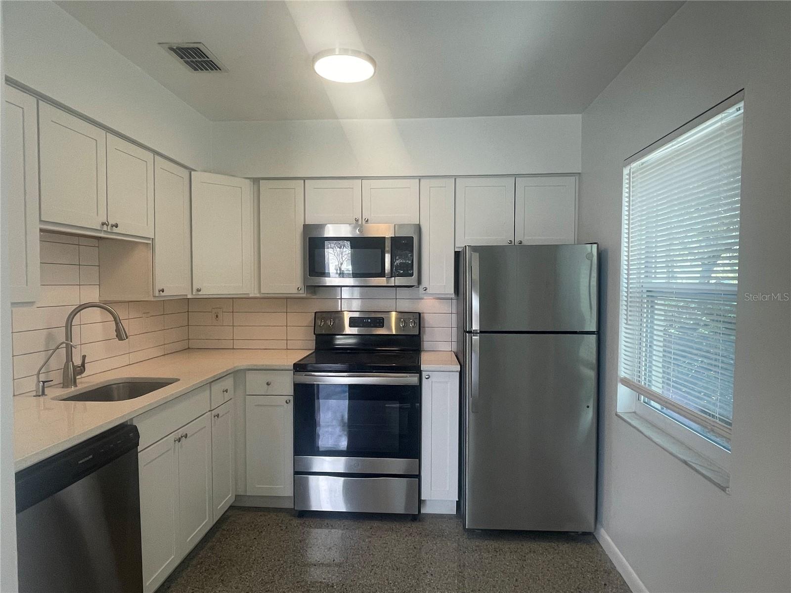 Image 6 of 36 For 902 Bruce Street B