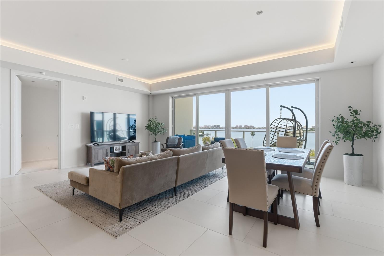 Image 11 of 37 For 1020 Sunset Point Road 505