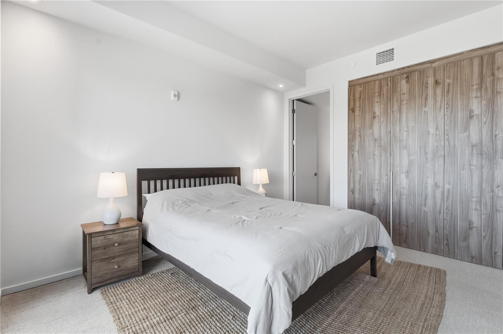 Image 18 of 37 For 1020 Sunset Point Road 505