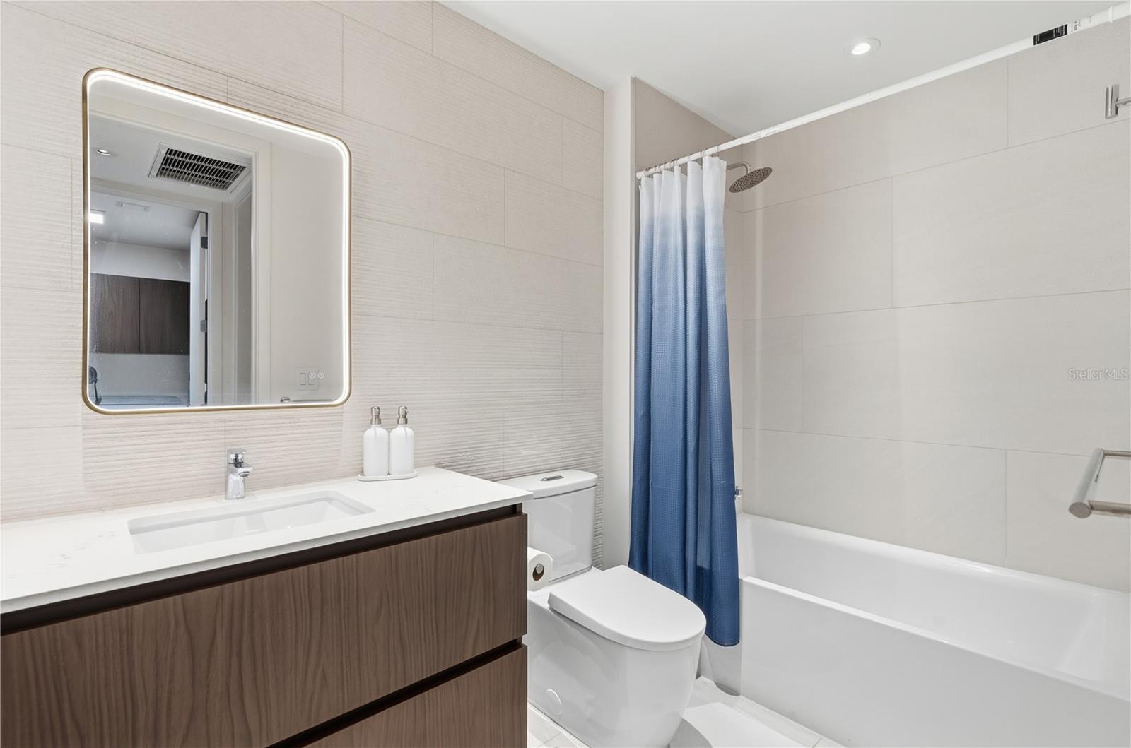 Image 22 of 37 For 1020 Sunset Point Road 505