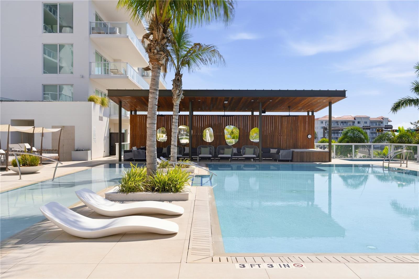 Image 29 of 37 For 1020 Sunset Point Road 505