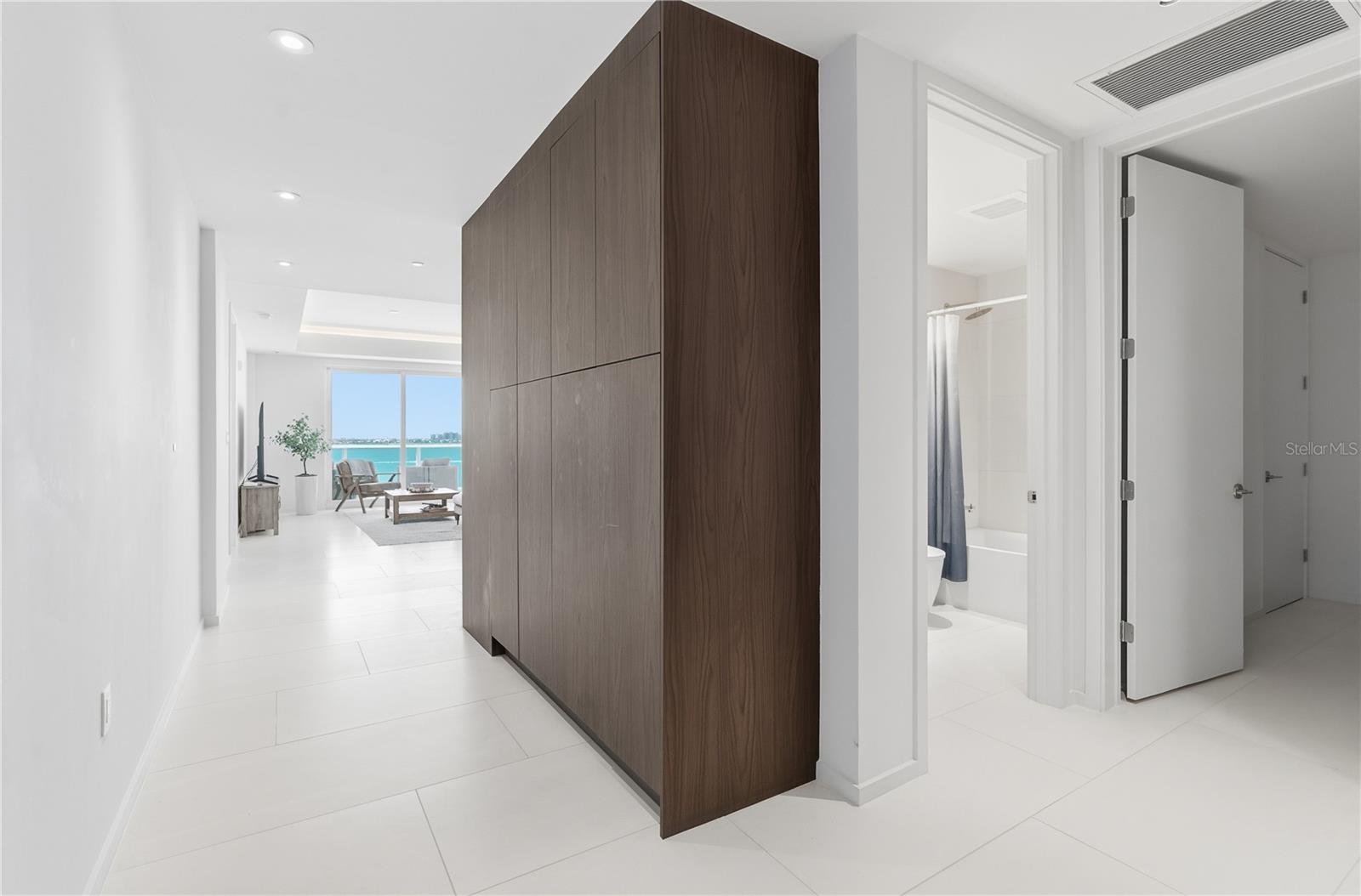 Image 3 of 37 For 1020 Sunset Point Road 505