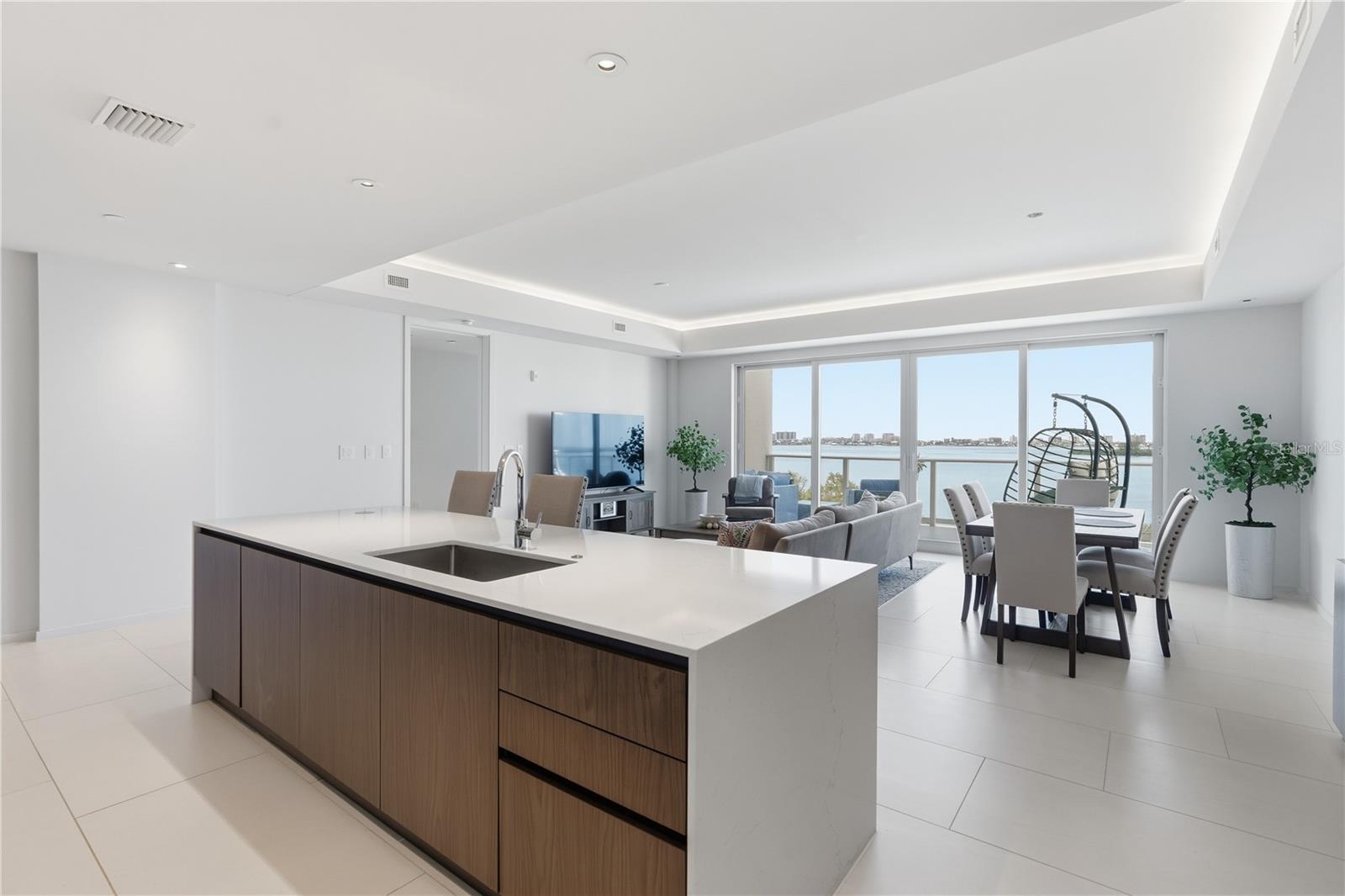 Image 7 of 37 For 1020 Sunset Point Road 505