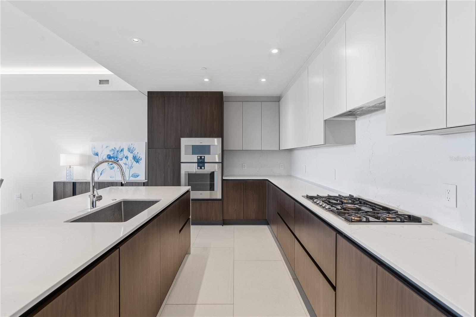 Image 8 of 37 For 1020 Sunset Point Road 505