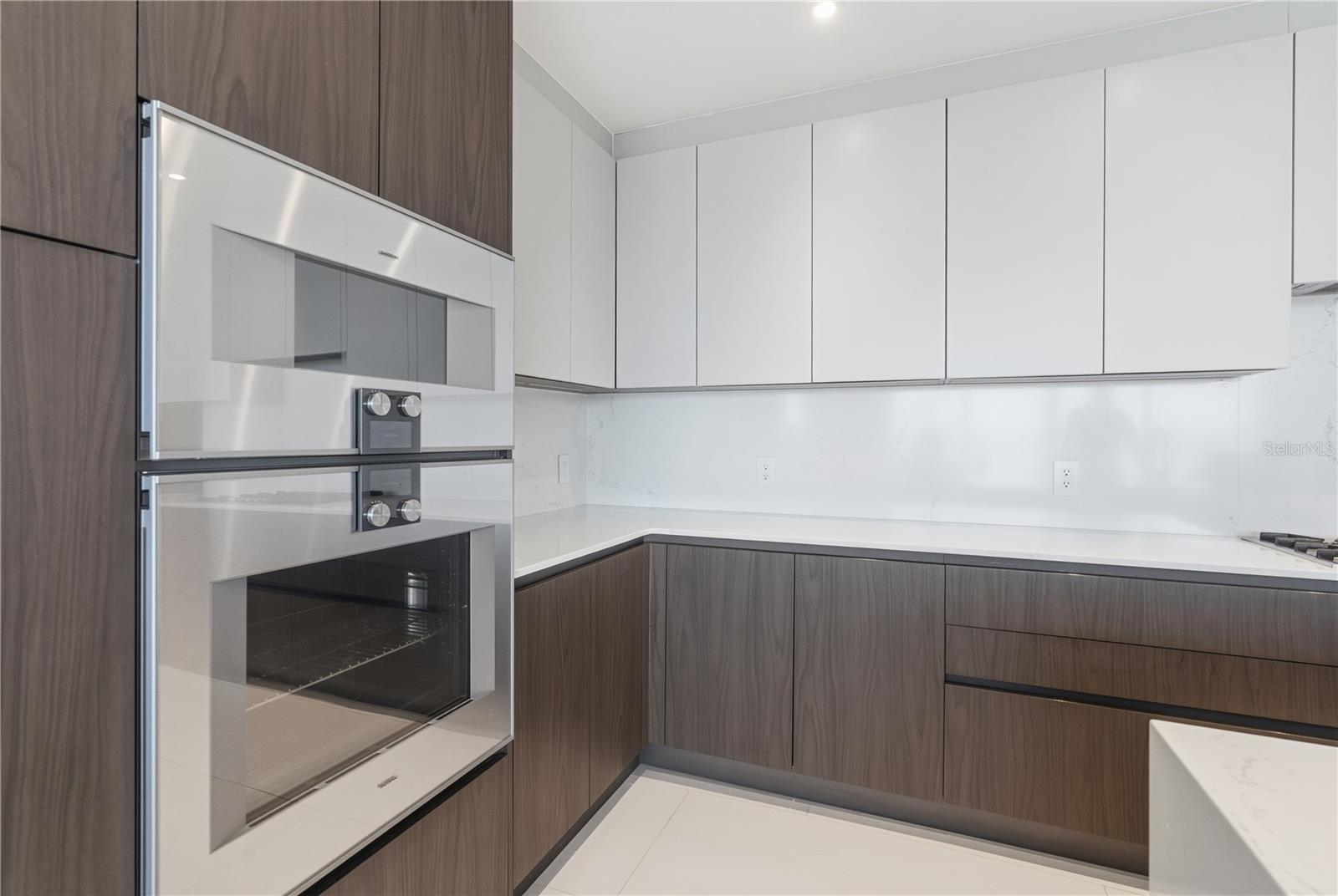 Image 9 of 37 For 1020 Sunset Point Road 505