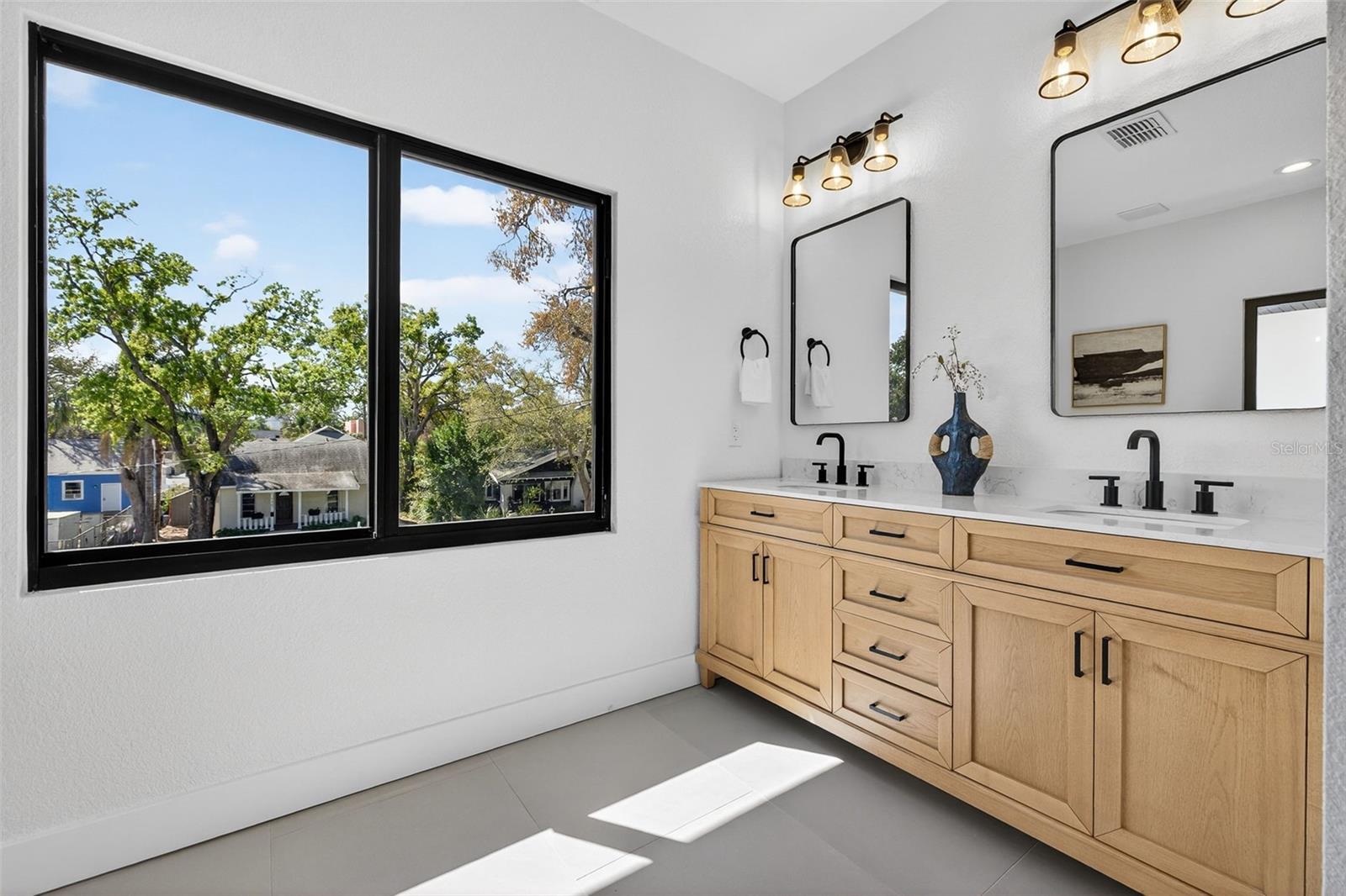 Image 45 of 68 For 159 17th Avenue N