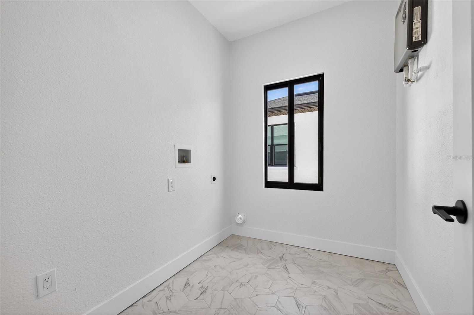 Image 52 of 68 For 159 17th Avenue N