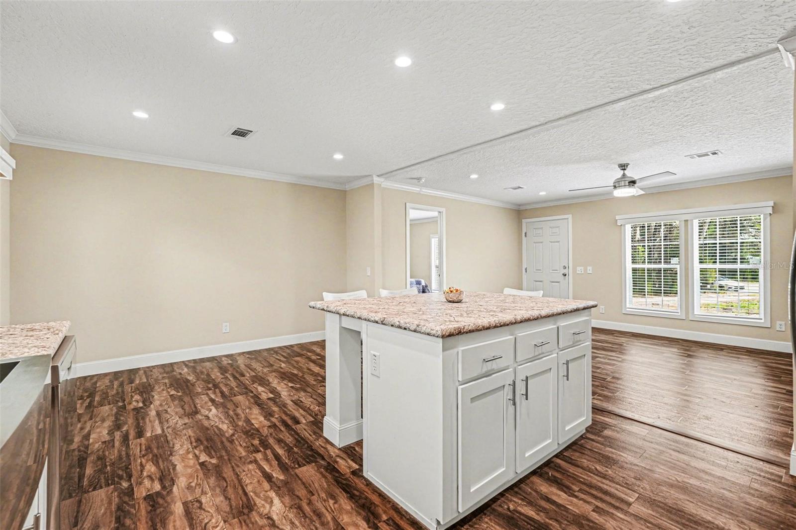 Image 10 of 27 For 12713 Darren Place