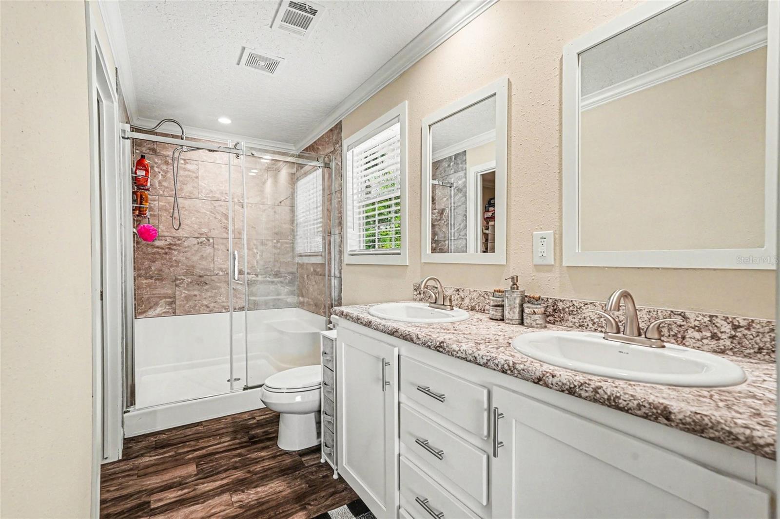 Image 13 of 27 For 12713 Darren Place