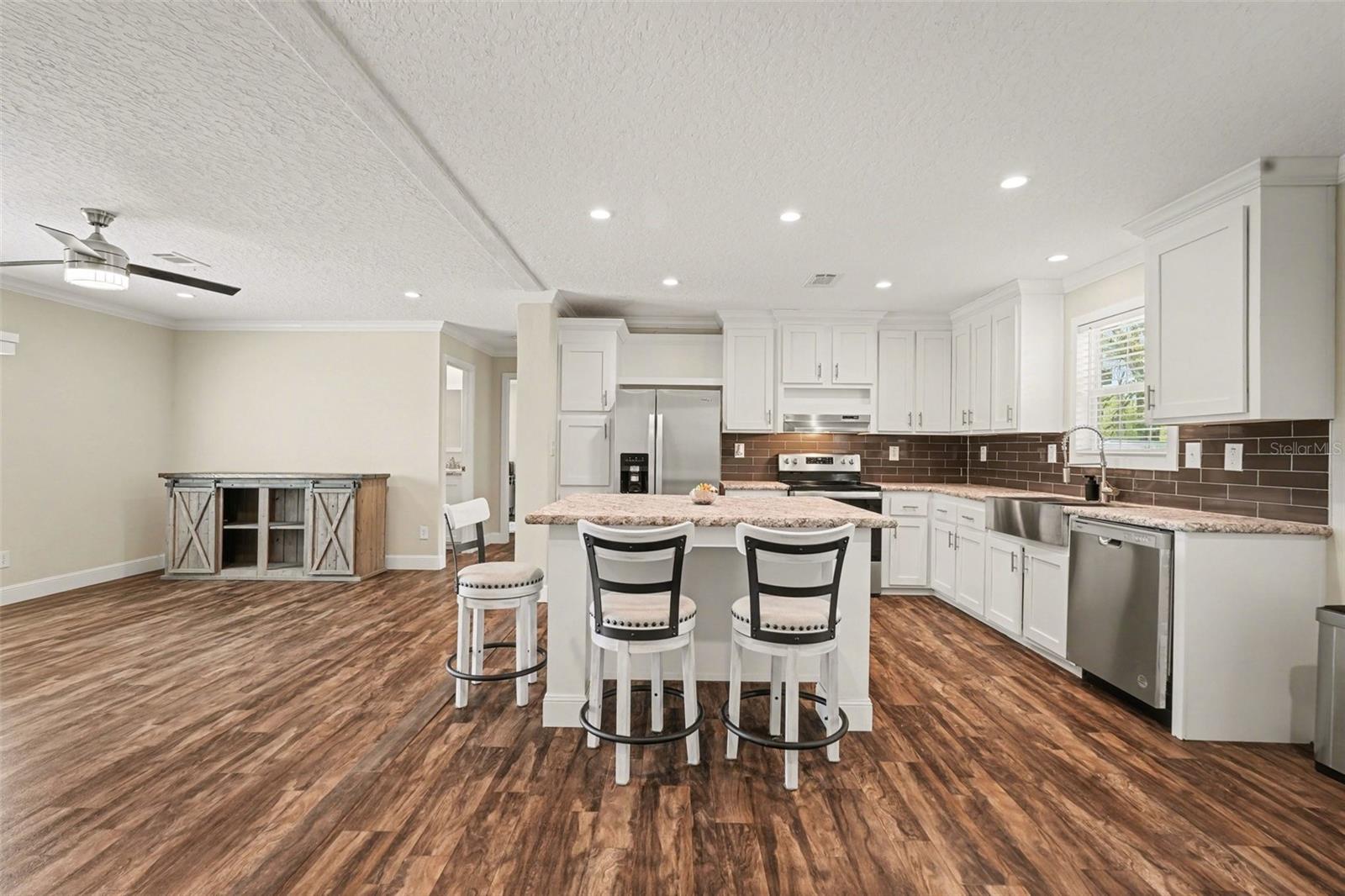 Image 9 of 27 For 12713 Darren Place